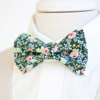 Men's Pre-Tied Bow Tie / Rosa In Forest