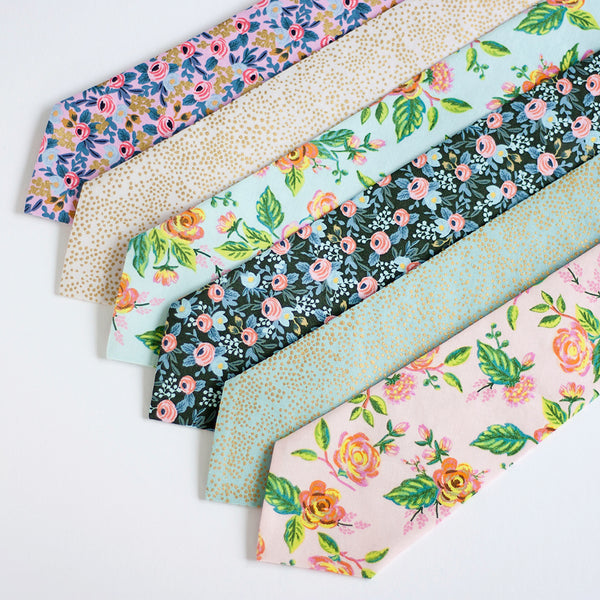 Men's Necktie / Rosa In Violet