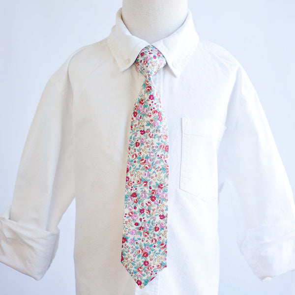 Boy's Necktie / Blossoms In Red