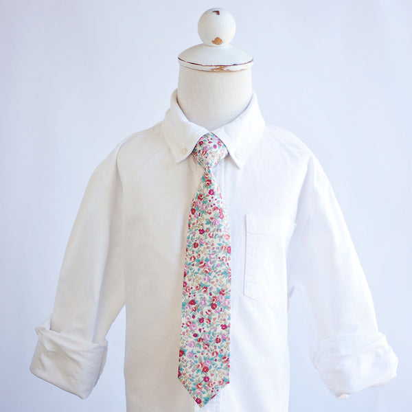 Boy's Necktie / Blossoms In Red