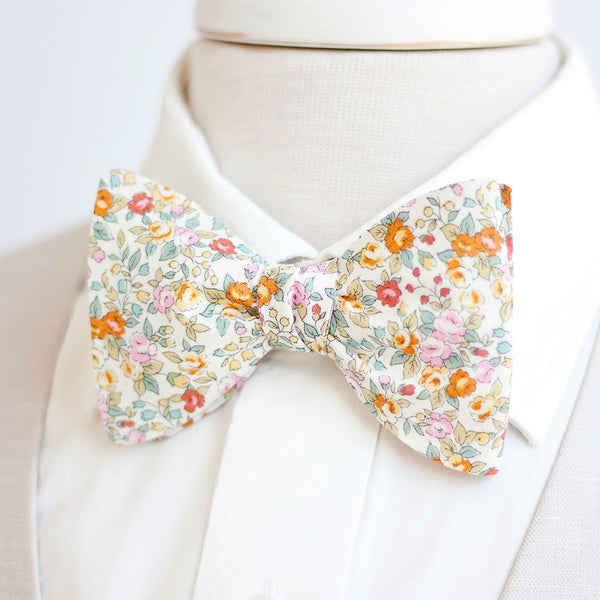 Men's Necktie / Blossoms In Yellow