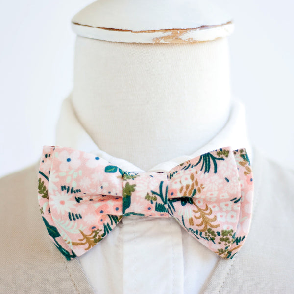 Boy's Pocket Square / Meadow In Pink