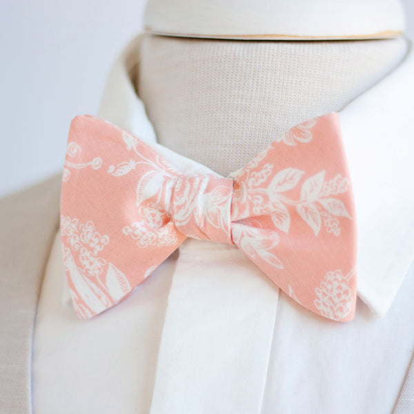 Men's Freestyle Self-Tie Bow Tie / Peach Toile