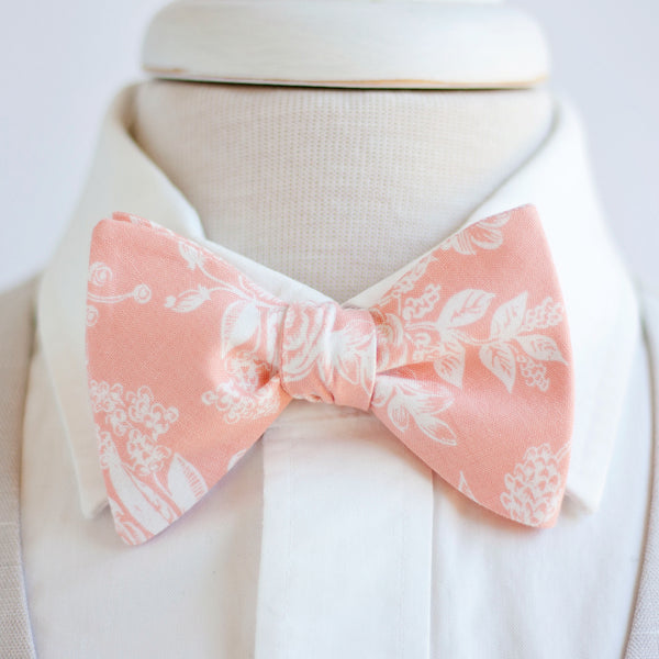 Men's Freestyle Self-Tie Bow Tie / Peach Toile
