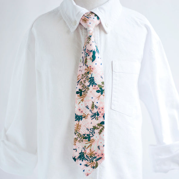 Boy's Pocket Square / Meadow In Pink