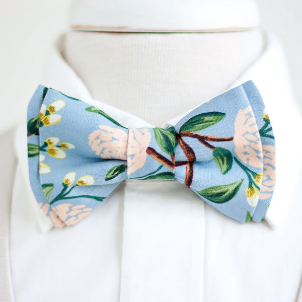 Men's Pre-Tied Bow Tie / Peonies In Dusty Blue