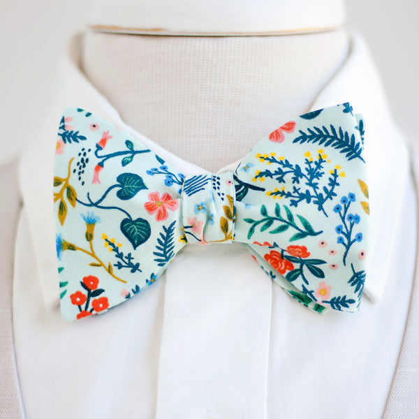 Men's Freestyle Self-Tie Bow Tie / Mint Metallic Floral