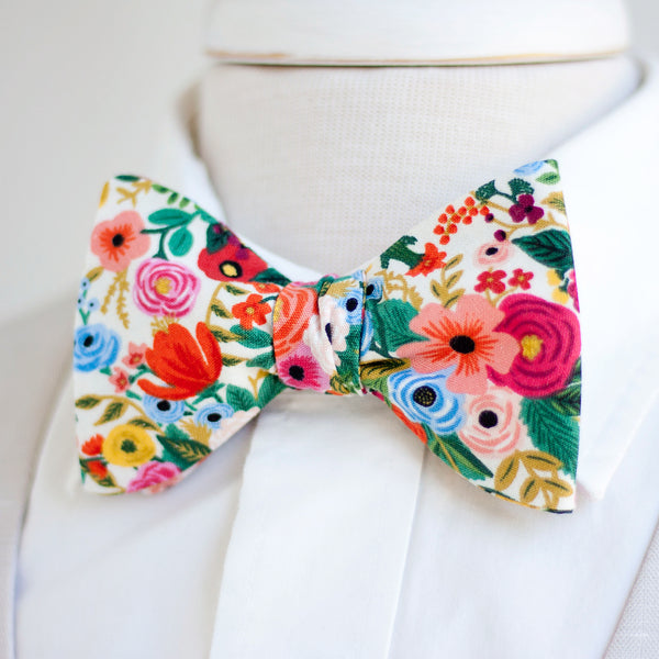 Men's Freestyle Self-Tie Bow Tie / Petite Garden Party In Cream