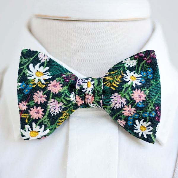 Men's Freestyle Self-Tie Bow Tie / Wildflowers In Hunter
