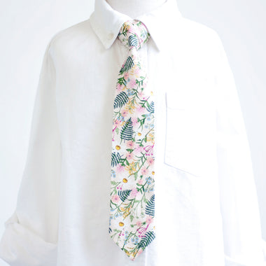 Boy's Necktie / Wildflowers In Pink