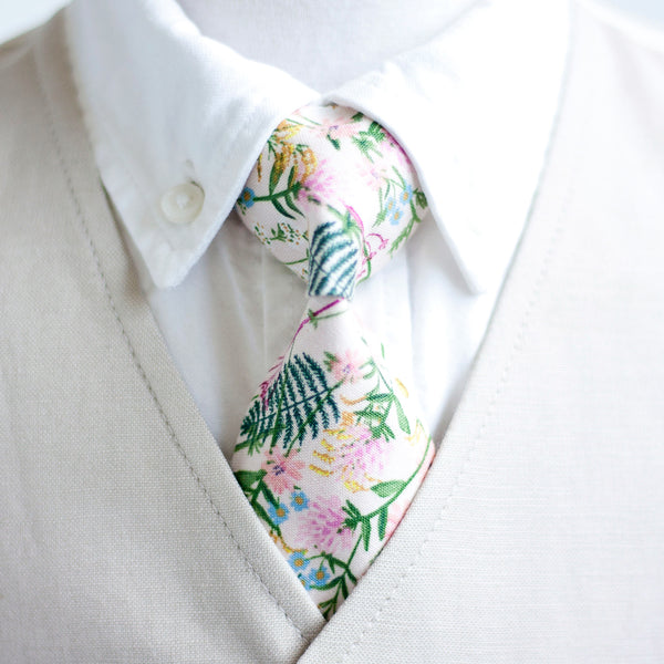 Boy's Necktie / Wildflowers In Pink