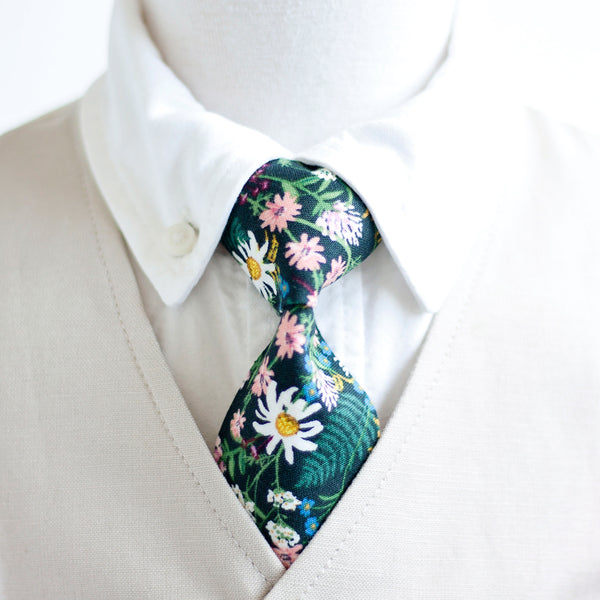 Boy's Pocket Square / Wildflowers In Hunter