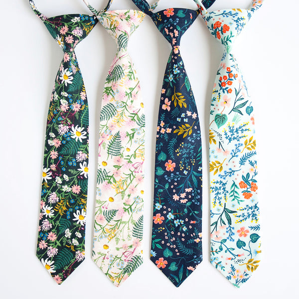 Boy's Necktie / Wildflowers In Pink