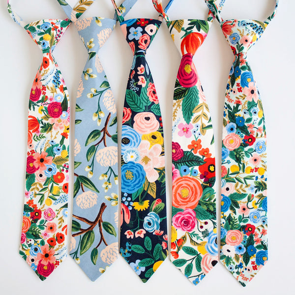 Boy's Necktie / Petite Garden Party In Cream