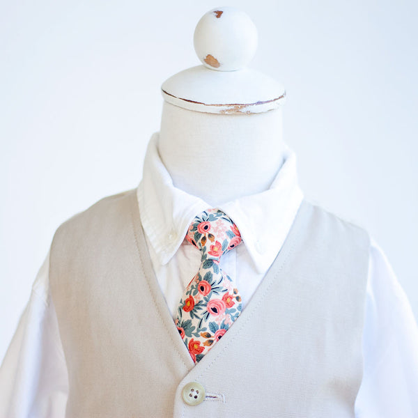 Boy's Pocket Square / Rosa In Peach