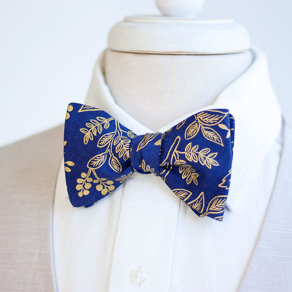 Men's Freestyle Self-Tie Bow Tie / Queen Anne In Navy And Metallic Gold